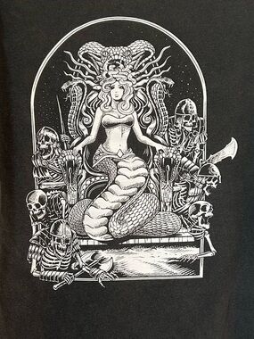 Cove Medusa’s Throne Large Gray T-shirt